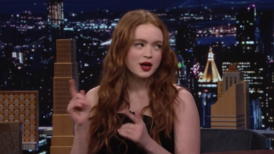 2023-01-13_-_The_Tonight_Show_Starring_Jimmy_Fallon_1_mp40372.jpg