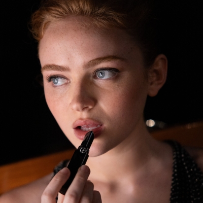 VFF-2023-Armani-beauty-Sadie-Sink-packshot1.jpg