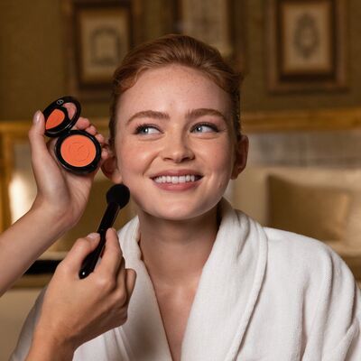 VFF-2023-Armani-beauty-Sadie-Sink-packshot3.jpg