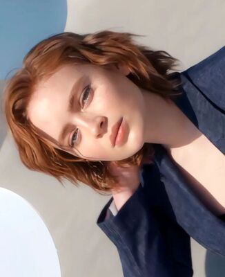 sadie-sink-armani-designer-glow-2024-1.jpg
