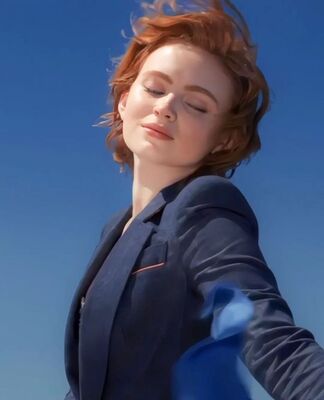 sadie-sink-armani-designer-glow-2024-3.jpg